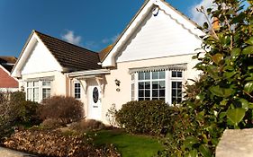 Super 5 Bedroom Family Friendly Retreat Rustington