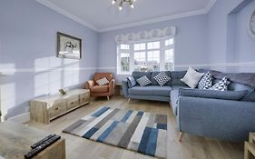 Super 5 Bedroom Family Friendly Retreat Rustington