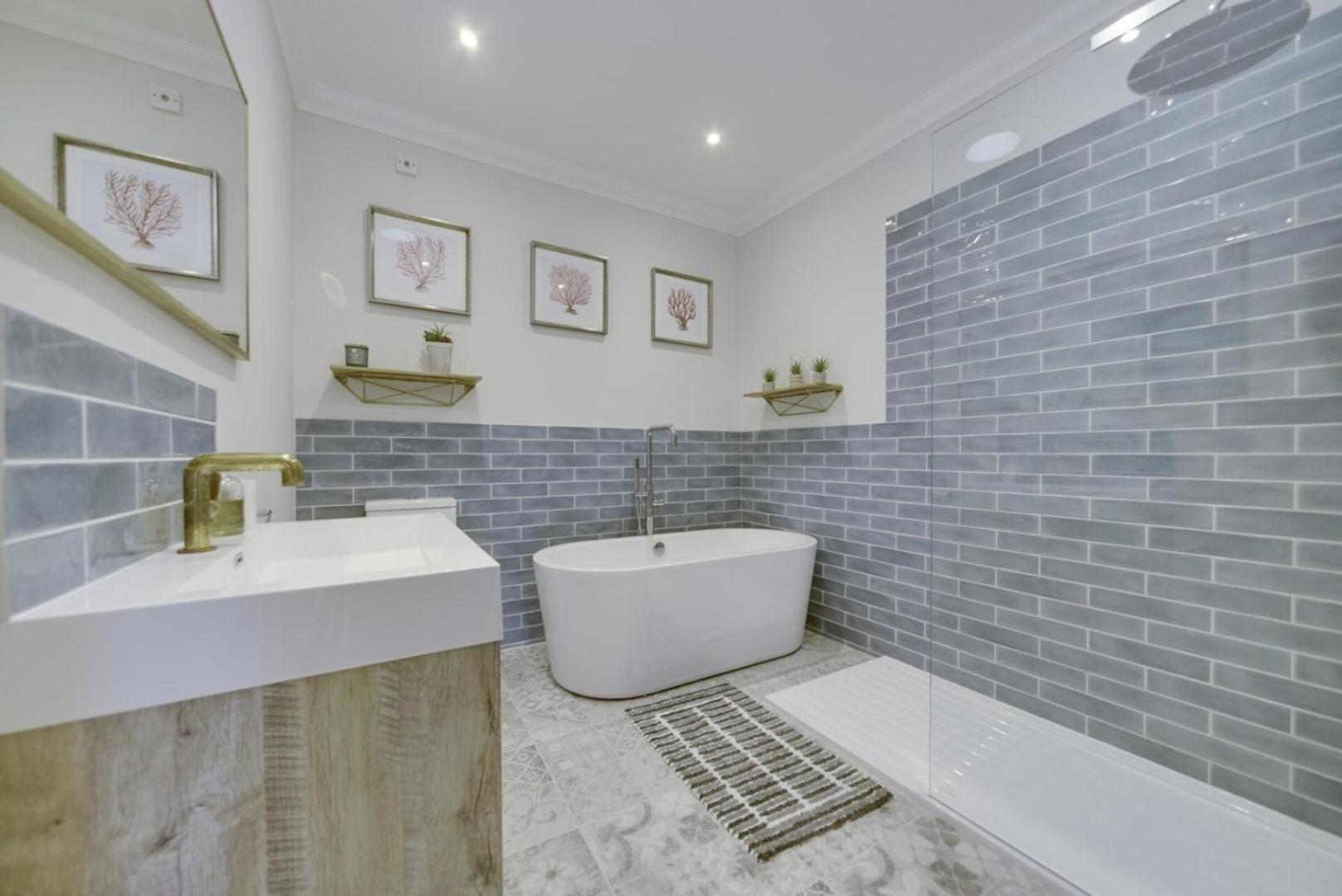 Super 5 Bedroom Family Friendly Retreat Rustington Littlehampton Exterior photo