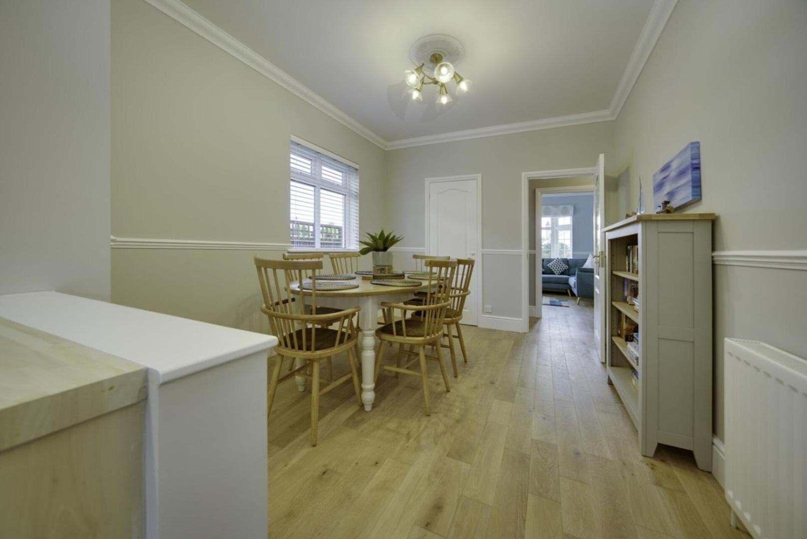 Super 5 Bedroom Family Friendly Retreat Rustington Littlehampton Exterior photo
